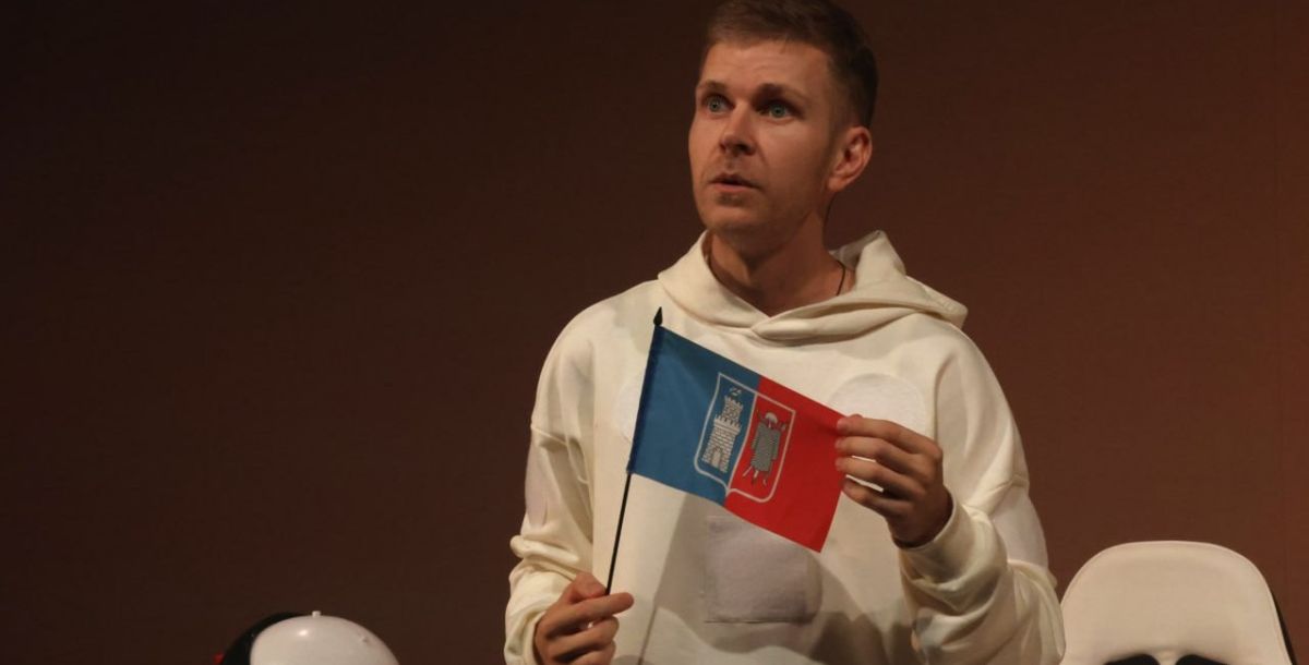 Актер Молодежного театра Александр Соболь в спектакле-монологе «Человек Ростовский»